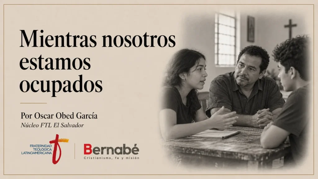 Adulto escucha a dos jóvenes alrededor de una mesa; ilustración de «Mientras nosotros estamos ocupados», de Oscar Obed García, sobre pastoreo juvenil.